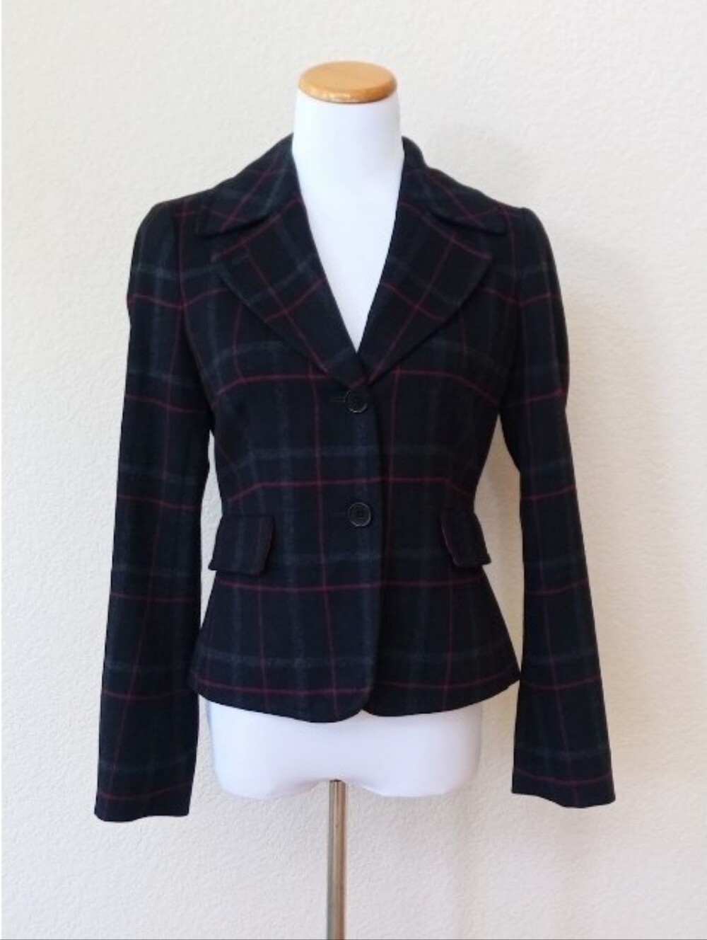 Talbots classic tailored wool blend blazer in black with subtle burgundy plaid